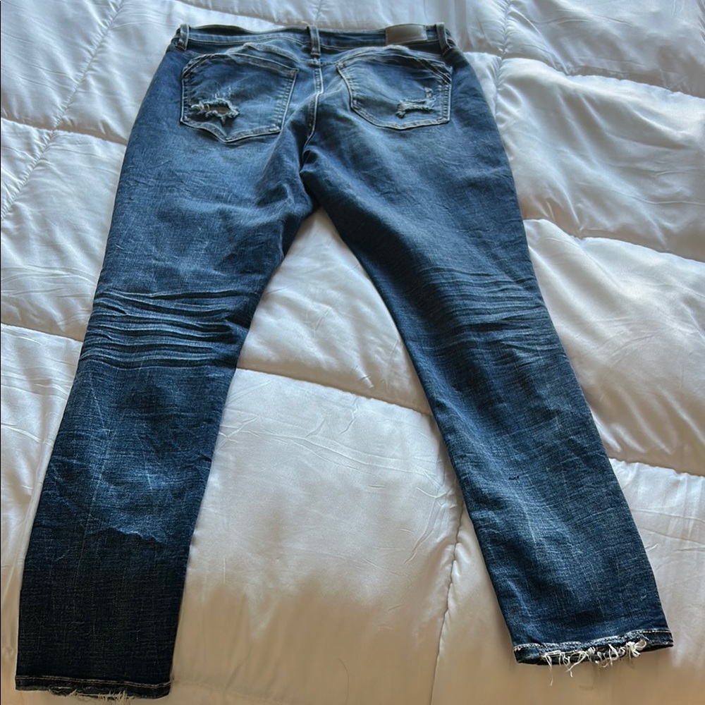 Buckle Dark Blue Distressed Ankle Jeans